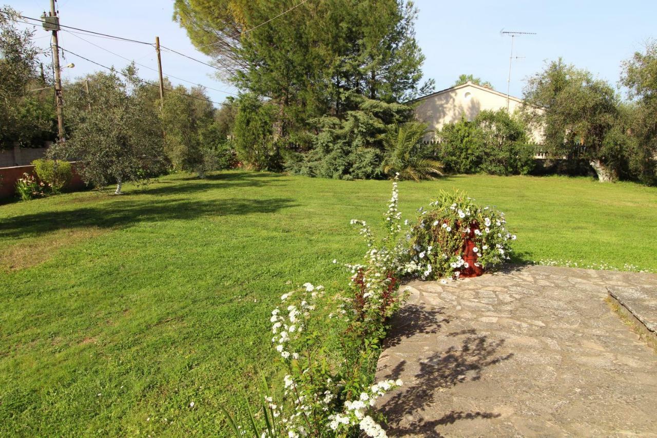 Karoubis Studio Kavallouri Buitenkant foto