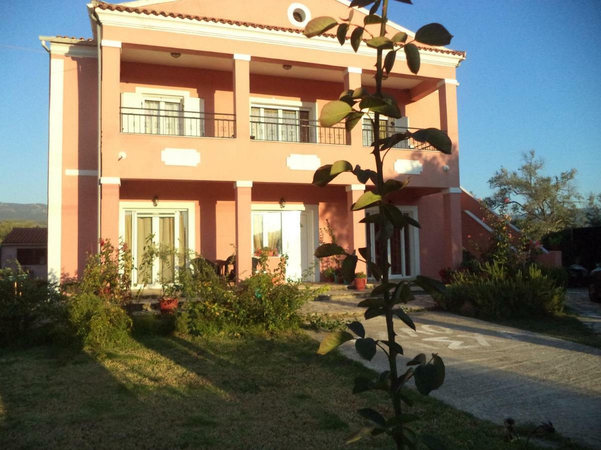 Karoubis Studio Kavallouri Buitenkant foto