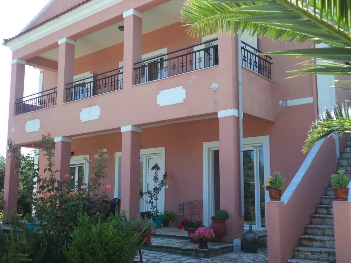 Karoubis Studio Kavallouri Buitenkant foto